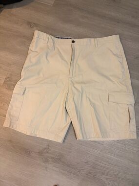 Chaps Men's Cream Cargo Shorts